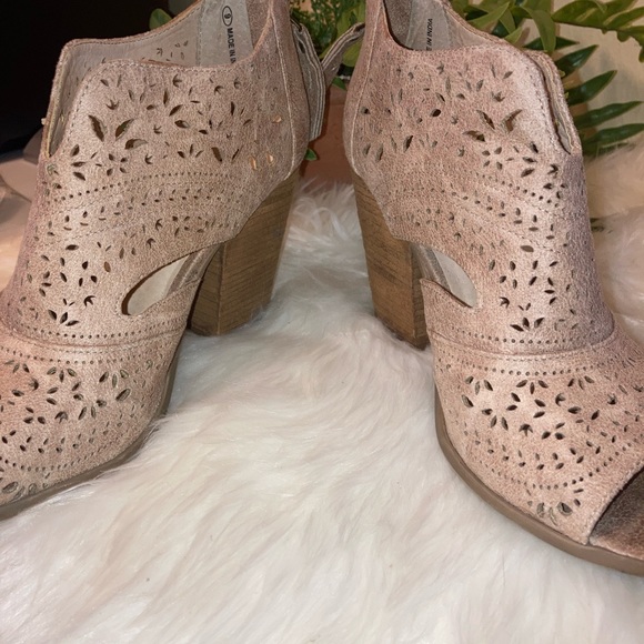 Not Rated Cream Booties ready to ship! Brand New Like Condition! - Picture 8 of 8